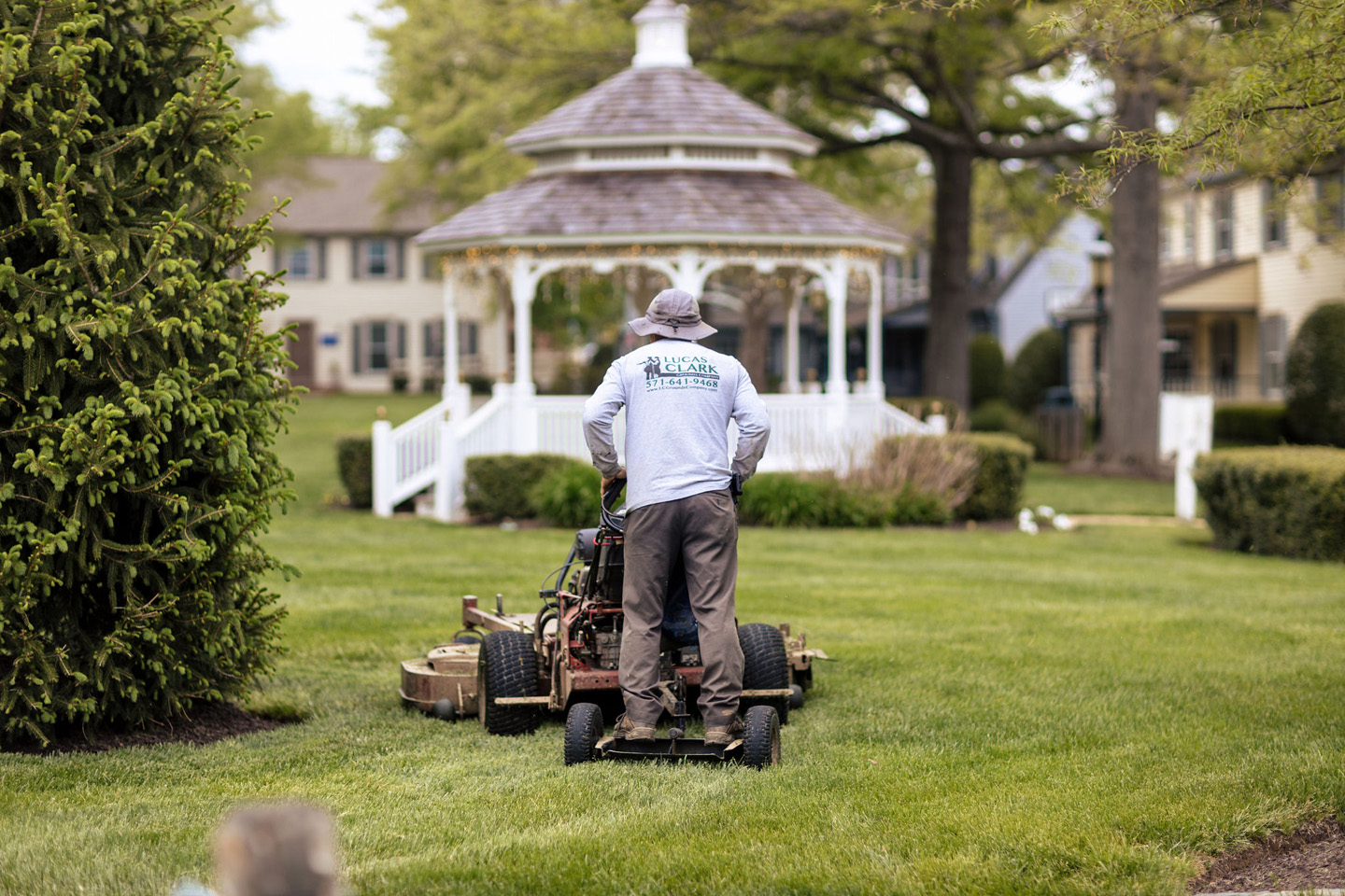 lawn maintenance 